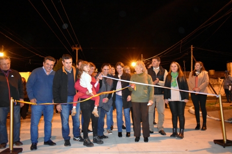 El intendente José Irigoyen inauguró una nueva cuadra de pavimento y anunció 20 más para la ciudad